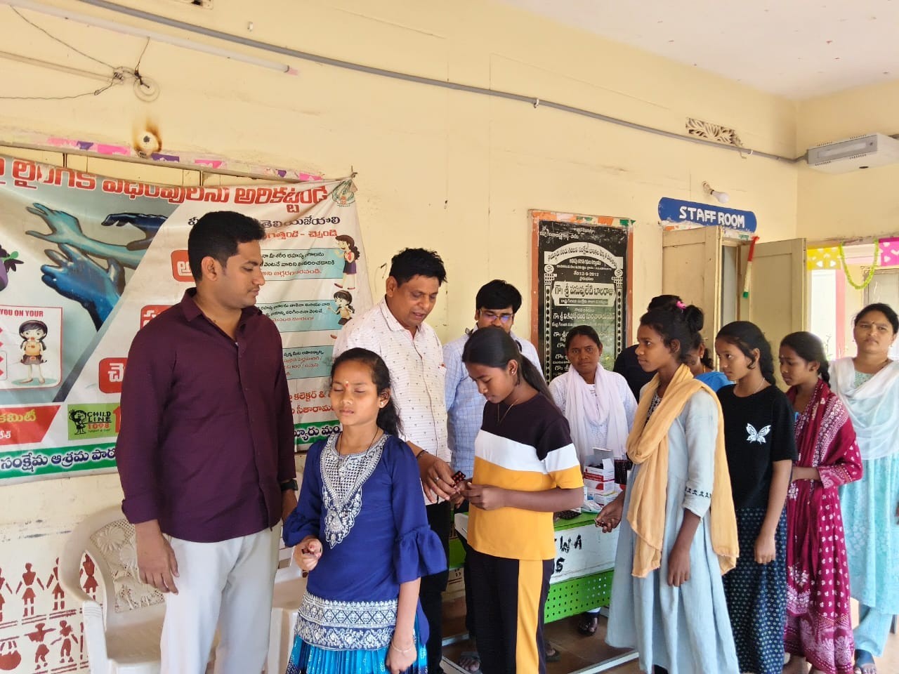 బాలికల ఆశ్రమ పాఠశాలలో వైద్య శిబిరం