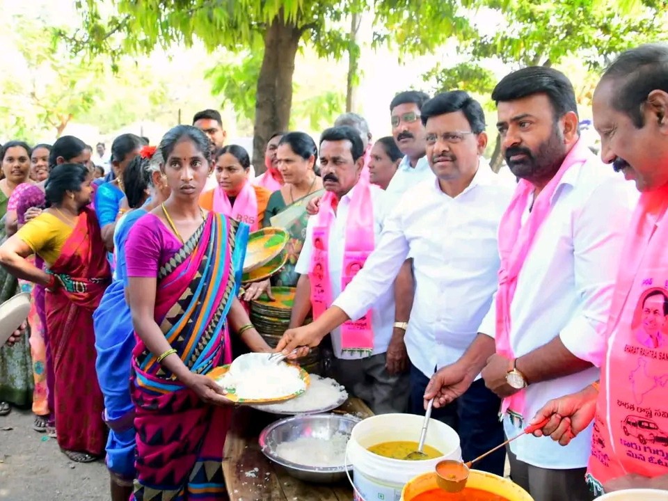 భూదాన్ బాధితులకు బీఆర్ఎస్ చేయుత