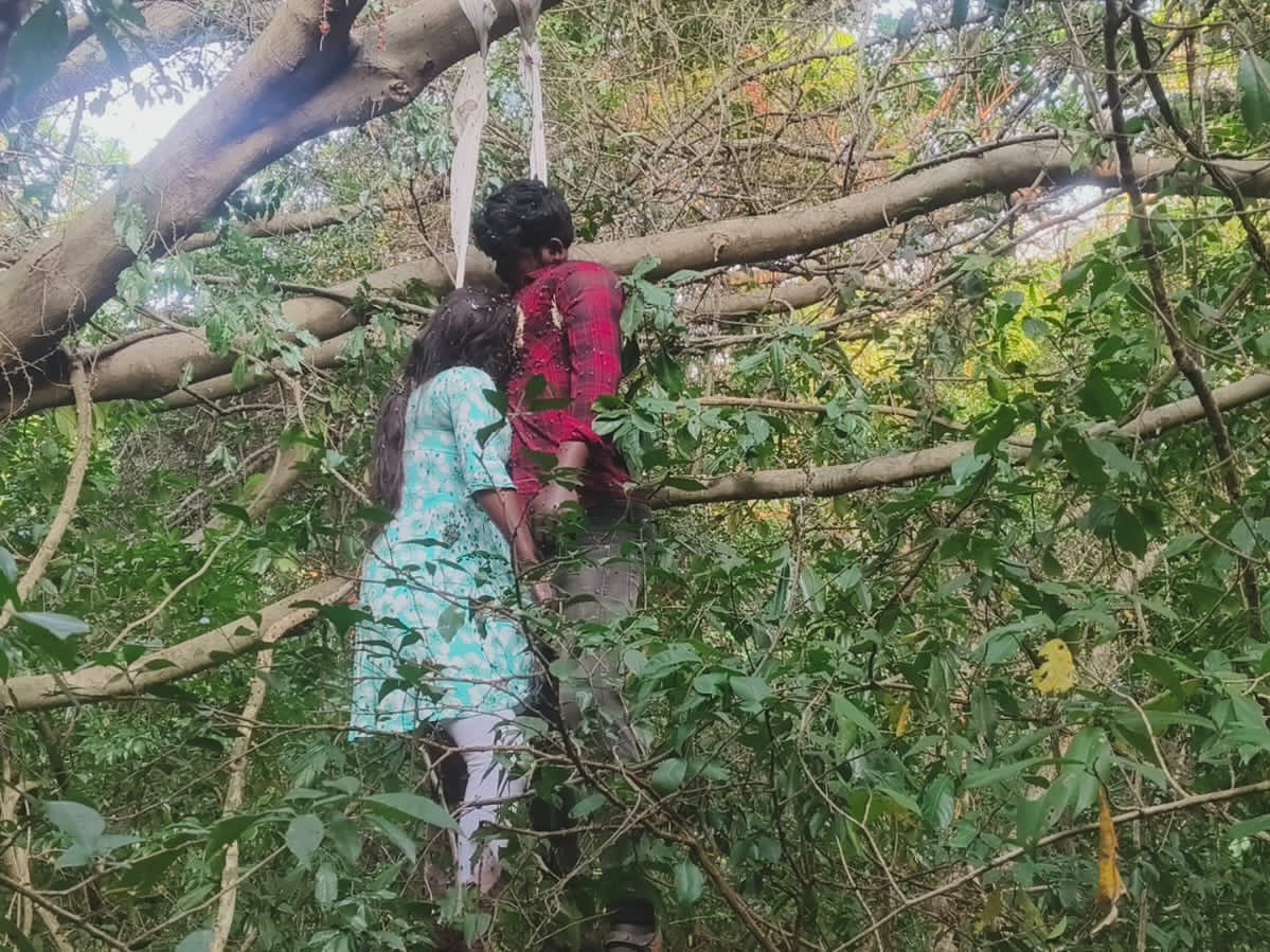 రాపూరు అటవీ ప్రాంతంలో ప్రేమ జంట ఆత్మహత్య