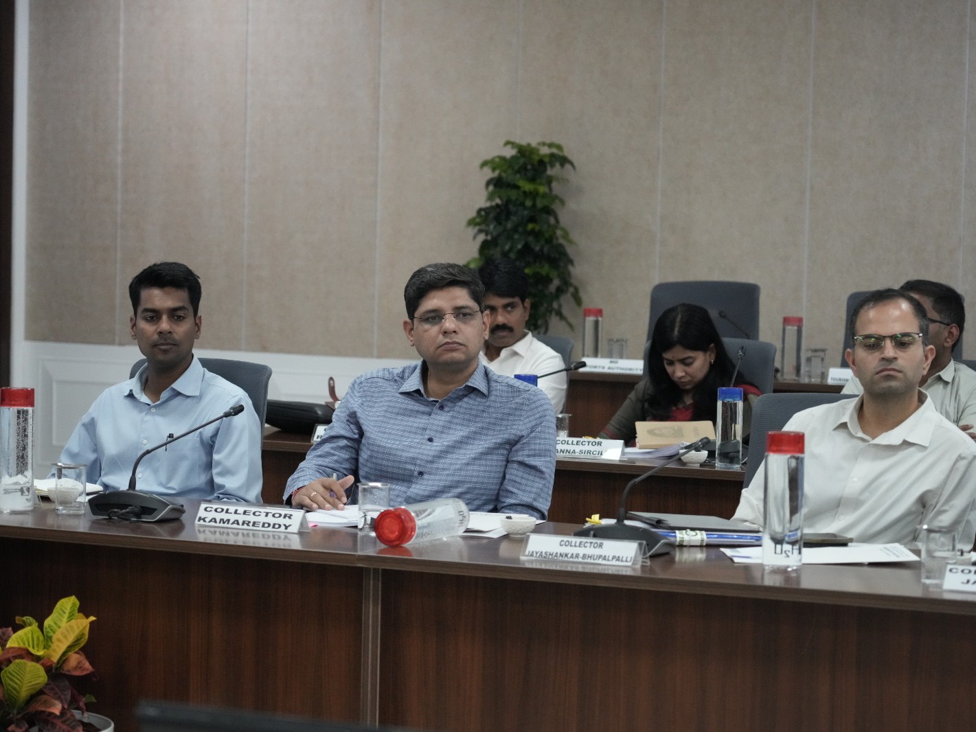 సమీక్ష సమావేశంలో పాల్గొన్న ఉమ్మడి జిల్లా కలెక్టర్లు