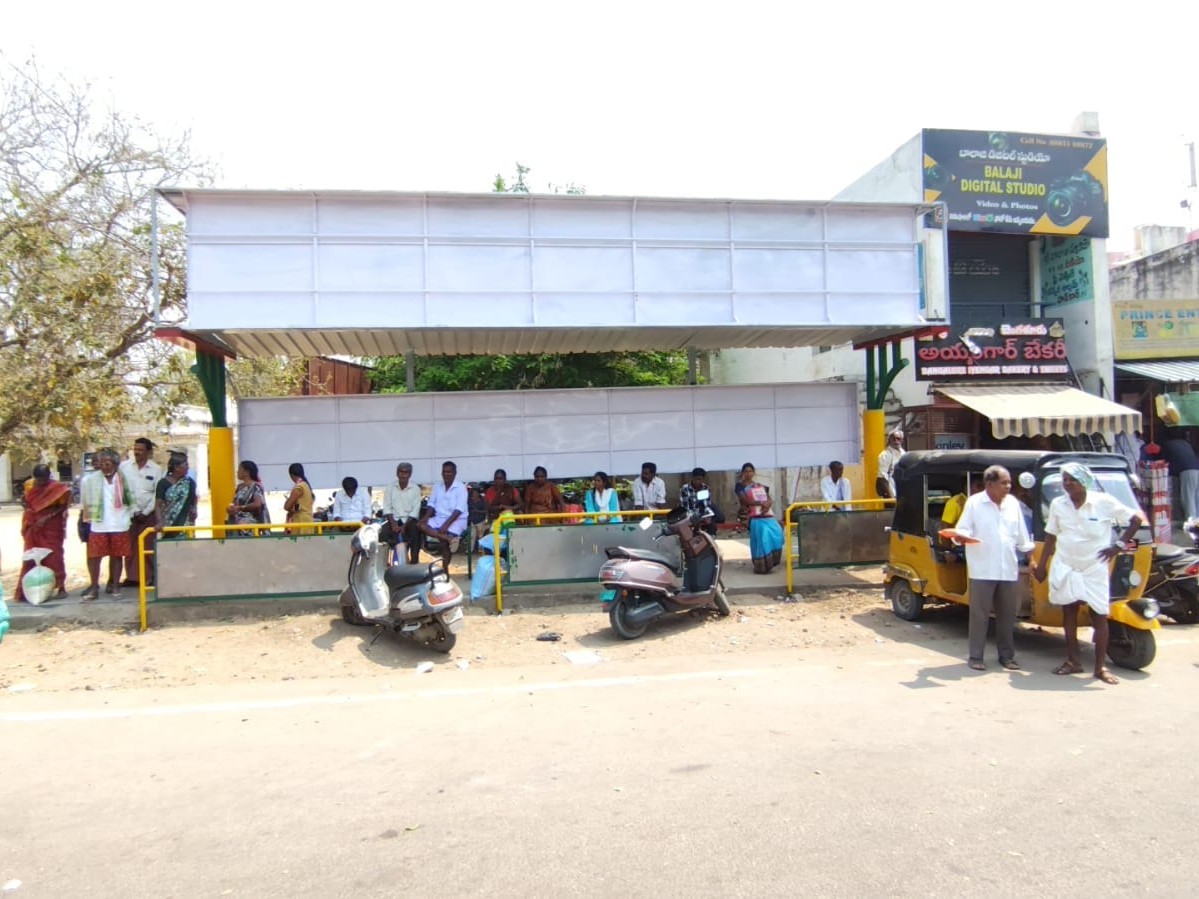 పెనుకొండలో బస్సు షెల్టర్‌ ఏర్పాటు