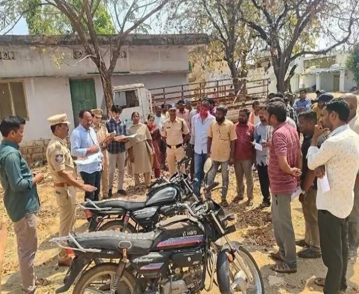 ఎక్సైజ్ పోలీస్ స్టేషన్లో వాహనాల వేలం: CI