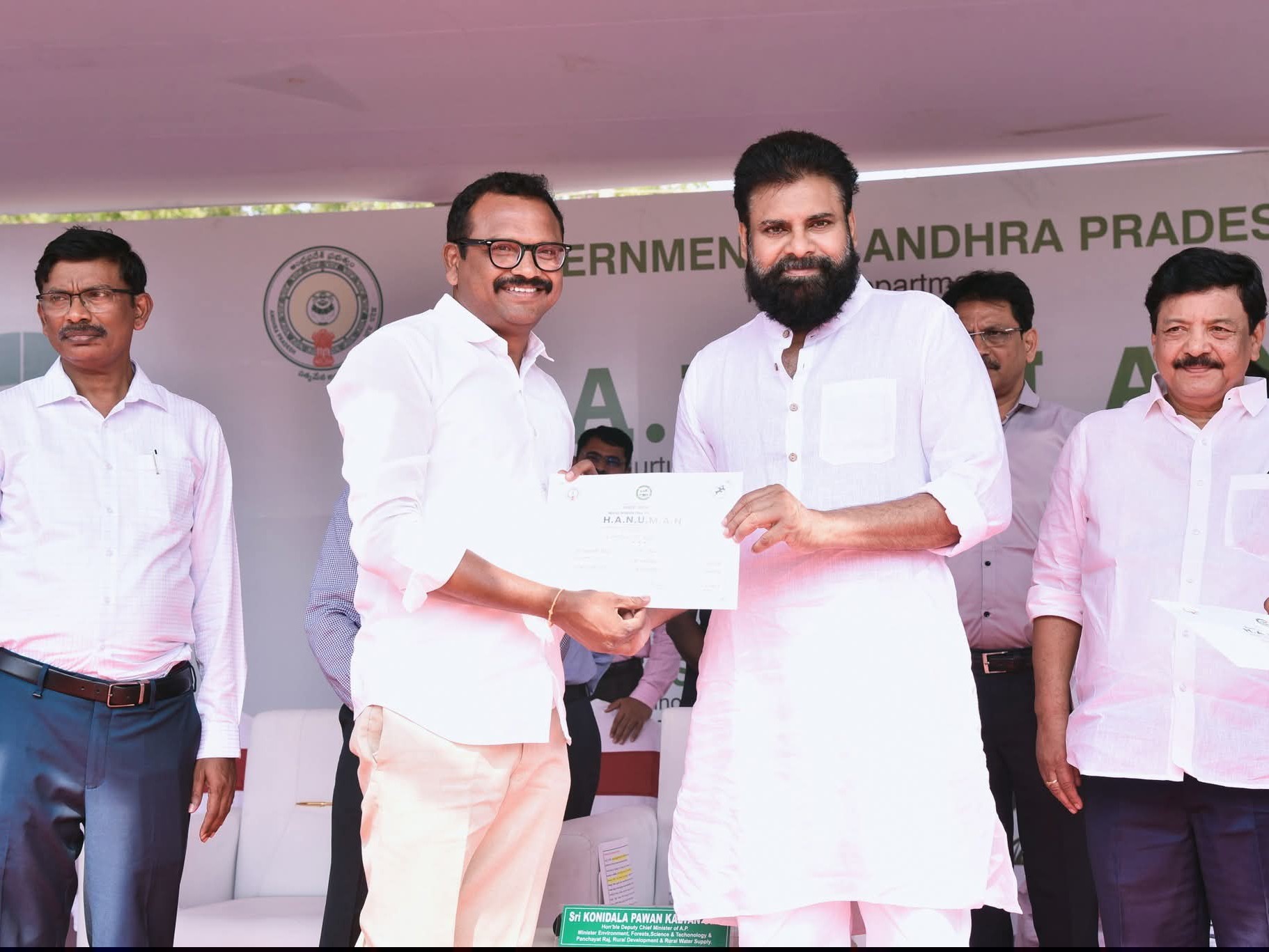 శివశంకర్‌కు డిప్యూటీ సీఎం పవన్ కళ్యాణ్ ప్రశంసా పత్రం