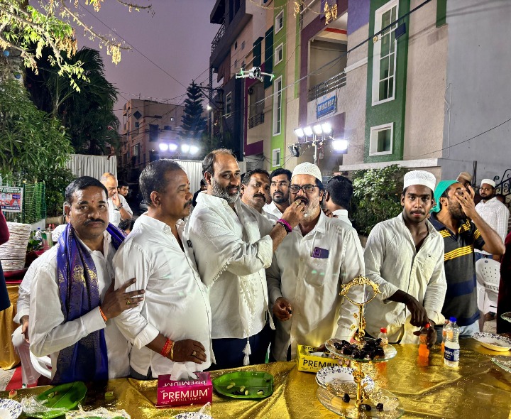 బీఆర్ఎస్ పార్టీ ఆధ్వర్యంలో ఇఫ్తార్ విందు