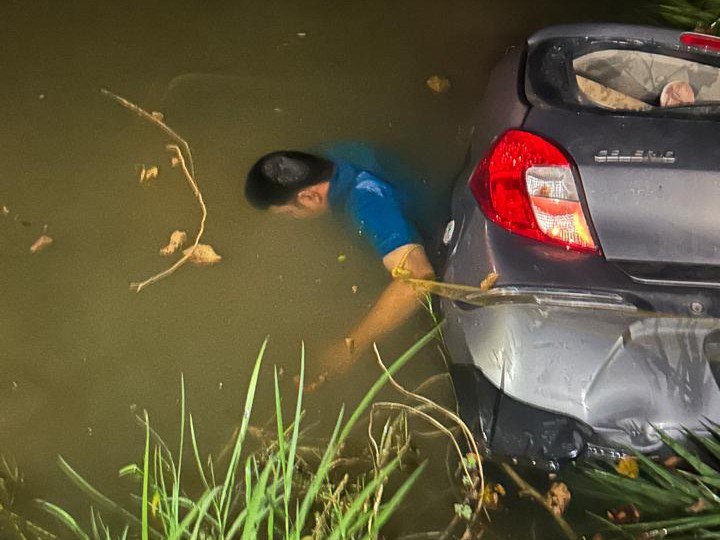 అదుపుతప్పి బావిలో పడ్డ కారు.. ఒకరు మృతి