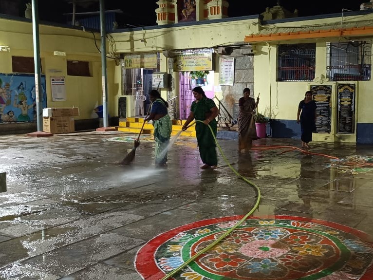 గ్రహణం ముగిసిన వెంటనే ఆలయంలో శుద్ధి
