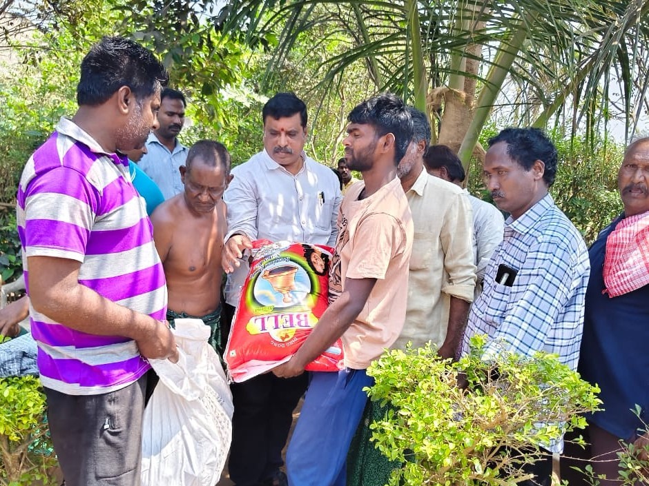 ఇల్లు దగ్ధమైన ఘటనలో మంత్రి పార్థసారథి చేయూత