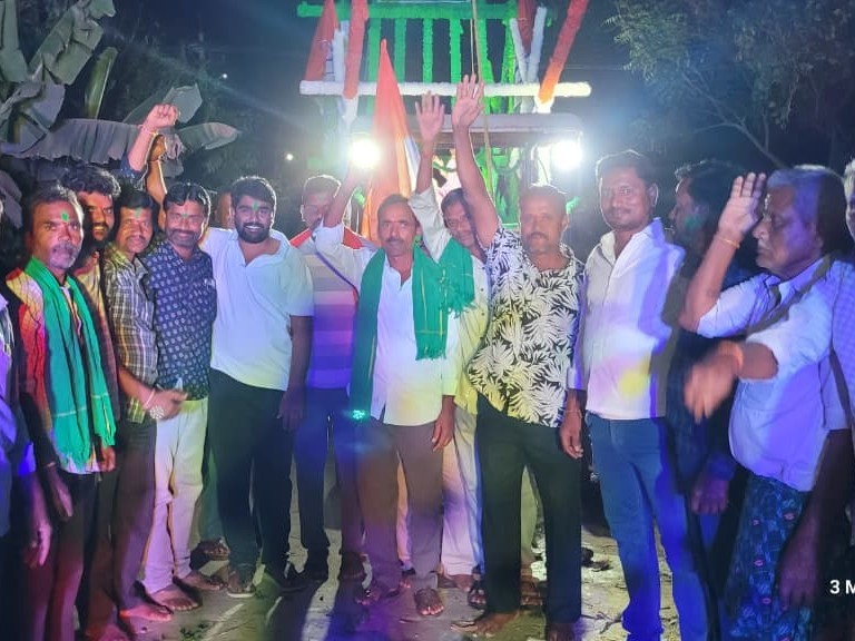 ప్రభ బండిని ప్రారంభించిన మండల కాంగ్రెస్ పార్టీ అధ్యక్షుడు