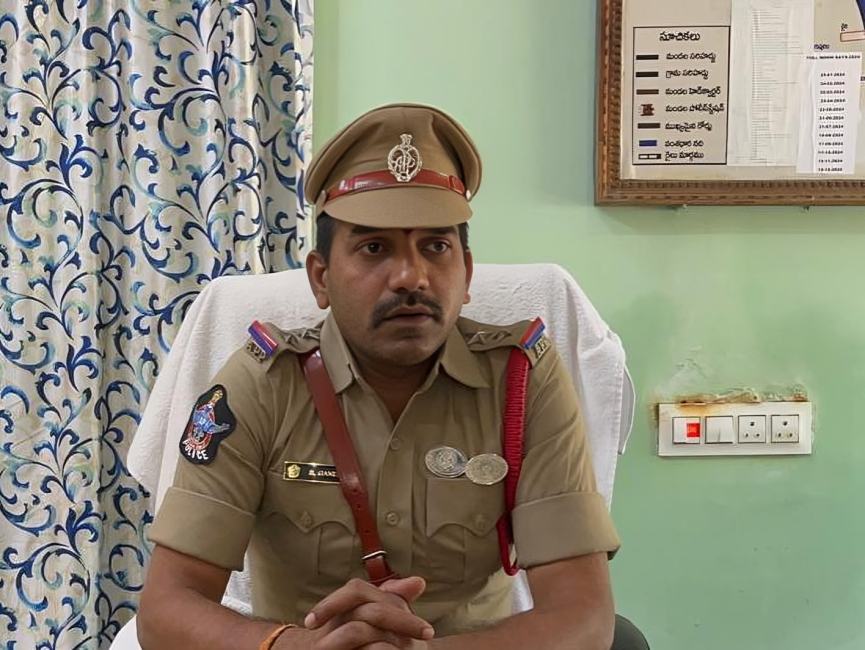 పేకాట శిబిరాలపై దాడులు.. 10 మంది అరెస్ట్