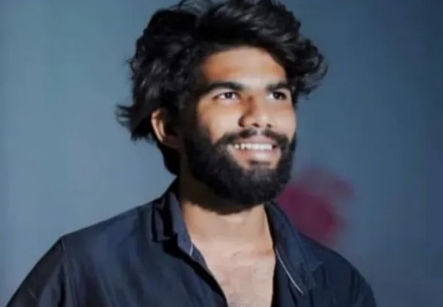 ఫ్లైఓవర్‌పై ప్రమాదం.. ఇద్దరు యువకులు మృతి