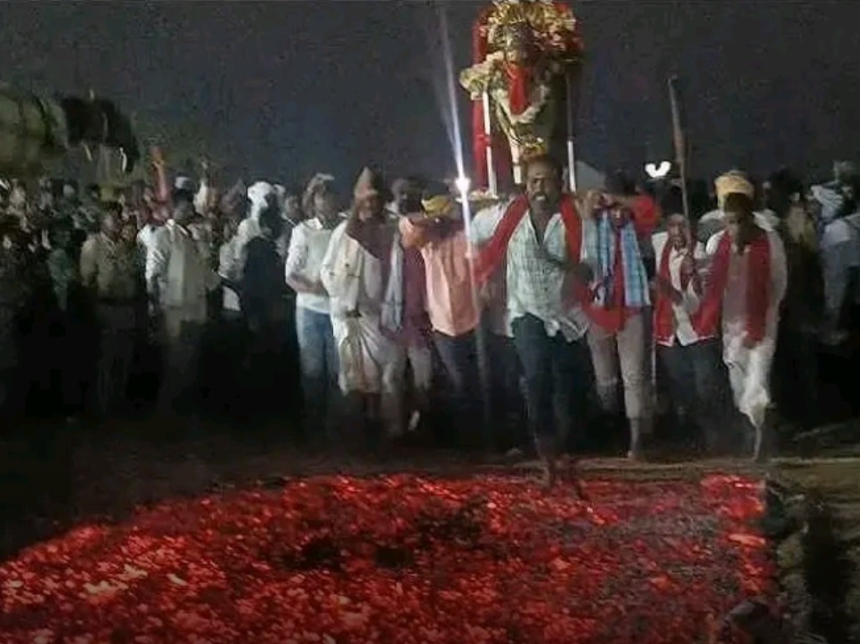 ఆమనగల్లులో వైభవంగా అగ్నిగుండాలు