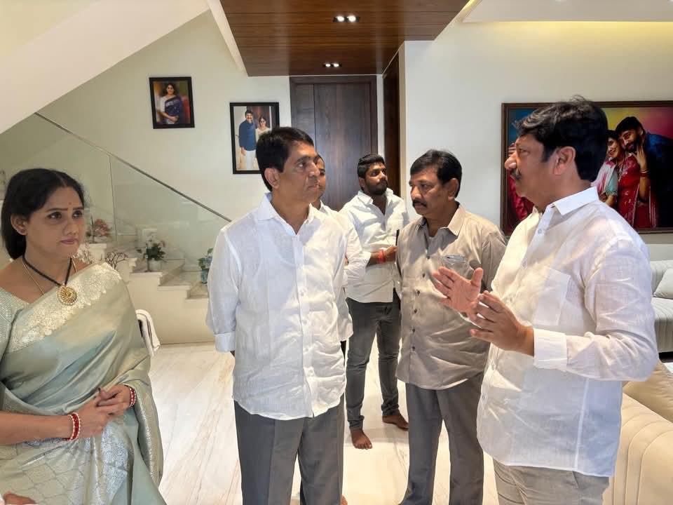 జోగి రమేశ్‌ను పరామర్శించిన మాజీ మంత్రి బుగ్గన