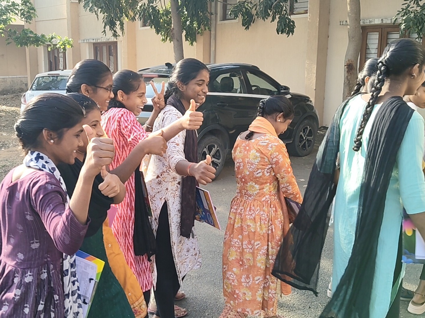 కట్టుదిట్టమైన ఏర్పాట్ల మధ్య ఇంటర్ పరీక్షలు