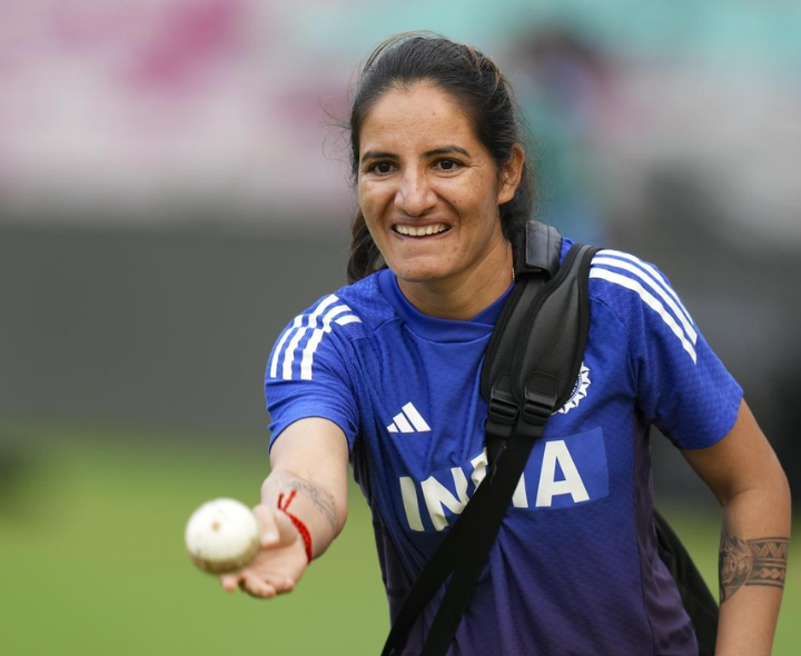 ఆసీస్‌తో టెస్ట్.. జట్టుకు రేణుక దూరం