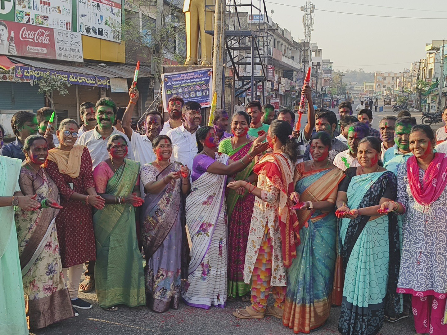 హుస్నాబాద్‌లో వైభవంగా హోలీ వేడుకలు