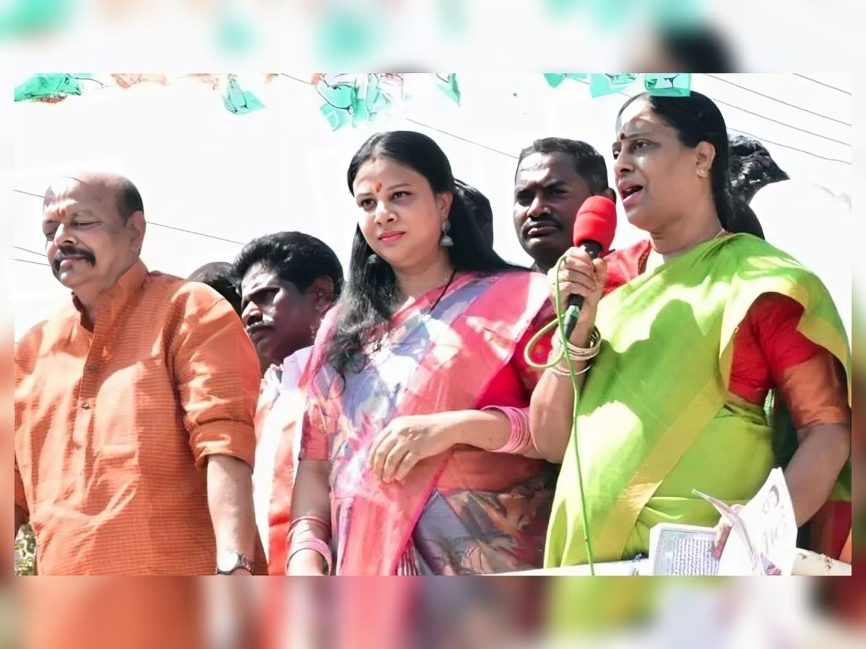 పరకాల రేసులో కొండా సురేఖ కూతురు