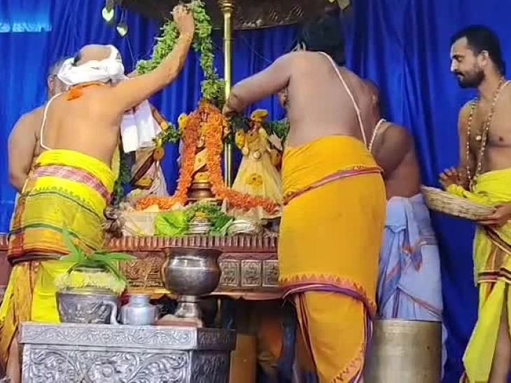 25 కలశాలతో భద్రాచలం రాములవారికి అభిషేకం