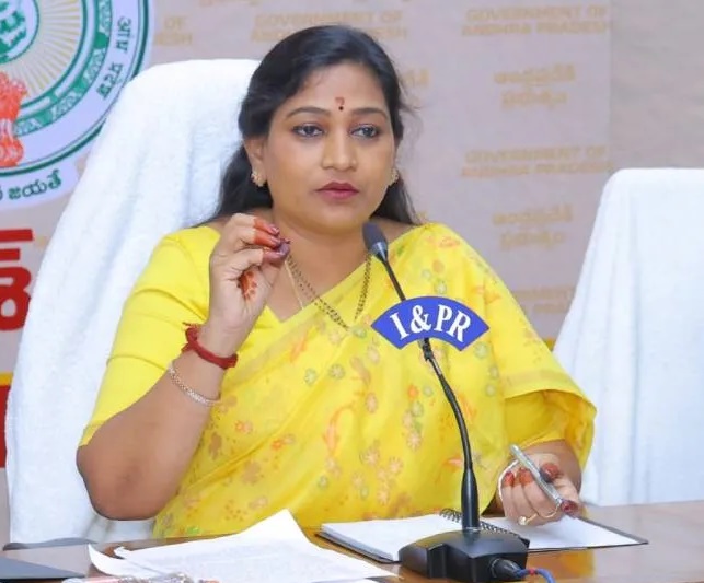 ధర్నా చేసిన ఉద్యోగులపై కేసులు పెట్టారు: హోంమంత్రి