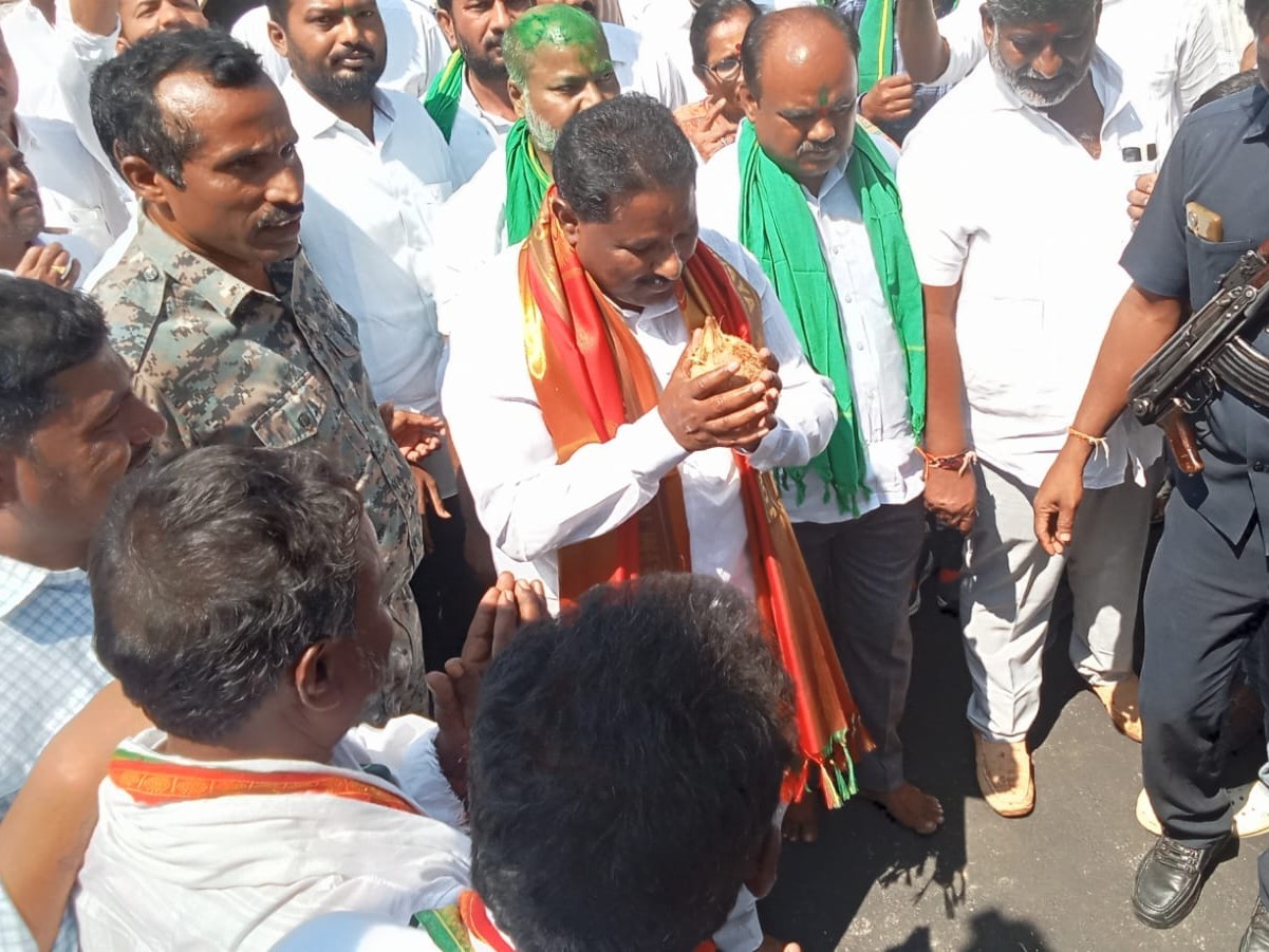 ప్రభ బండ్లను ప్రారంభించిన ఎమ్మెల్యే