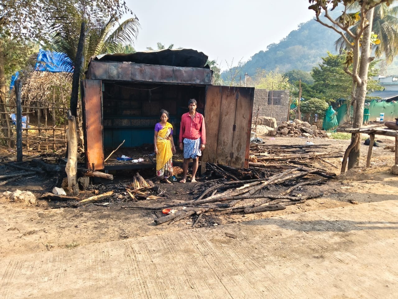 అగ్ని ప్రమాదంలో కిరాణా దుకాణం దగ్ధం
