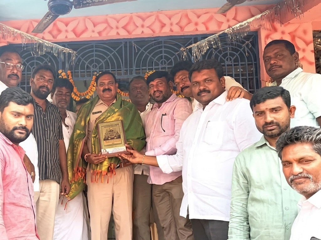 వేంకటేశ్వర ఉత్సవంలో DSP సత్కారం