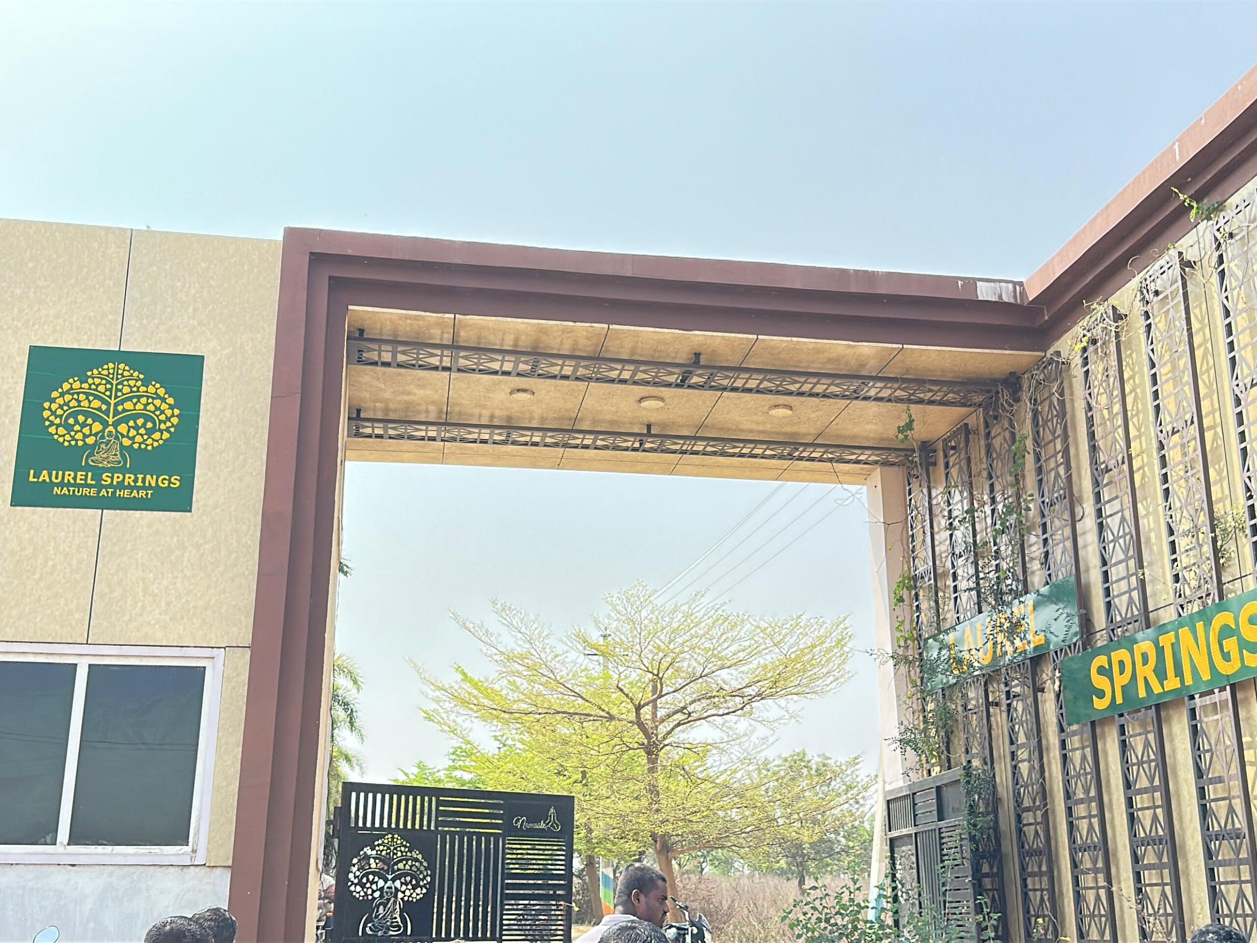 వెంచర్ ప్రహరీని కూల్చిన ఘటనలో 13 మందిపై కేసు నమోదు