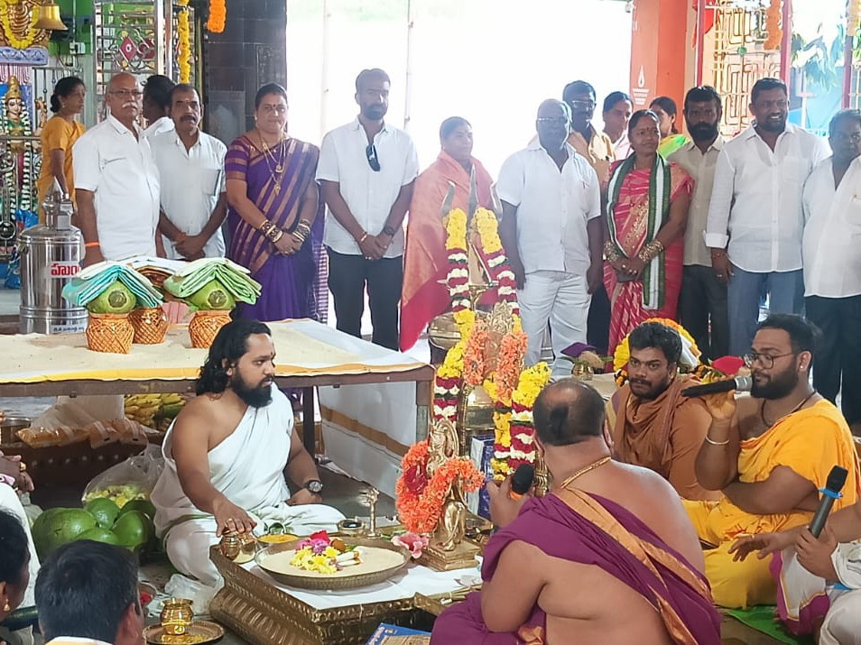 ప్రారంభమైన గోపుర కలశ ప్రతిష్టాపన మహోత్సవాలు