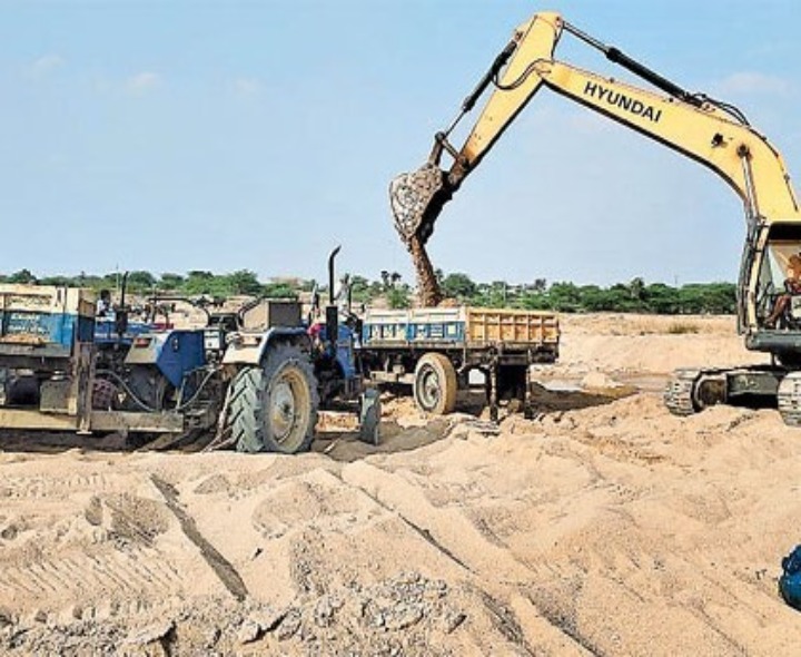 ఆగని ఇసుక అక్రమ రవాణా