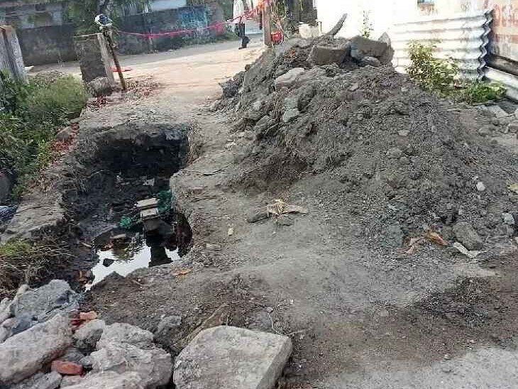 పైప్ లైన్ గుంత తవ్వారు.. పూడ్చడం మరిచారు