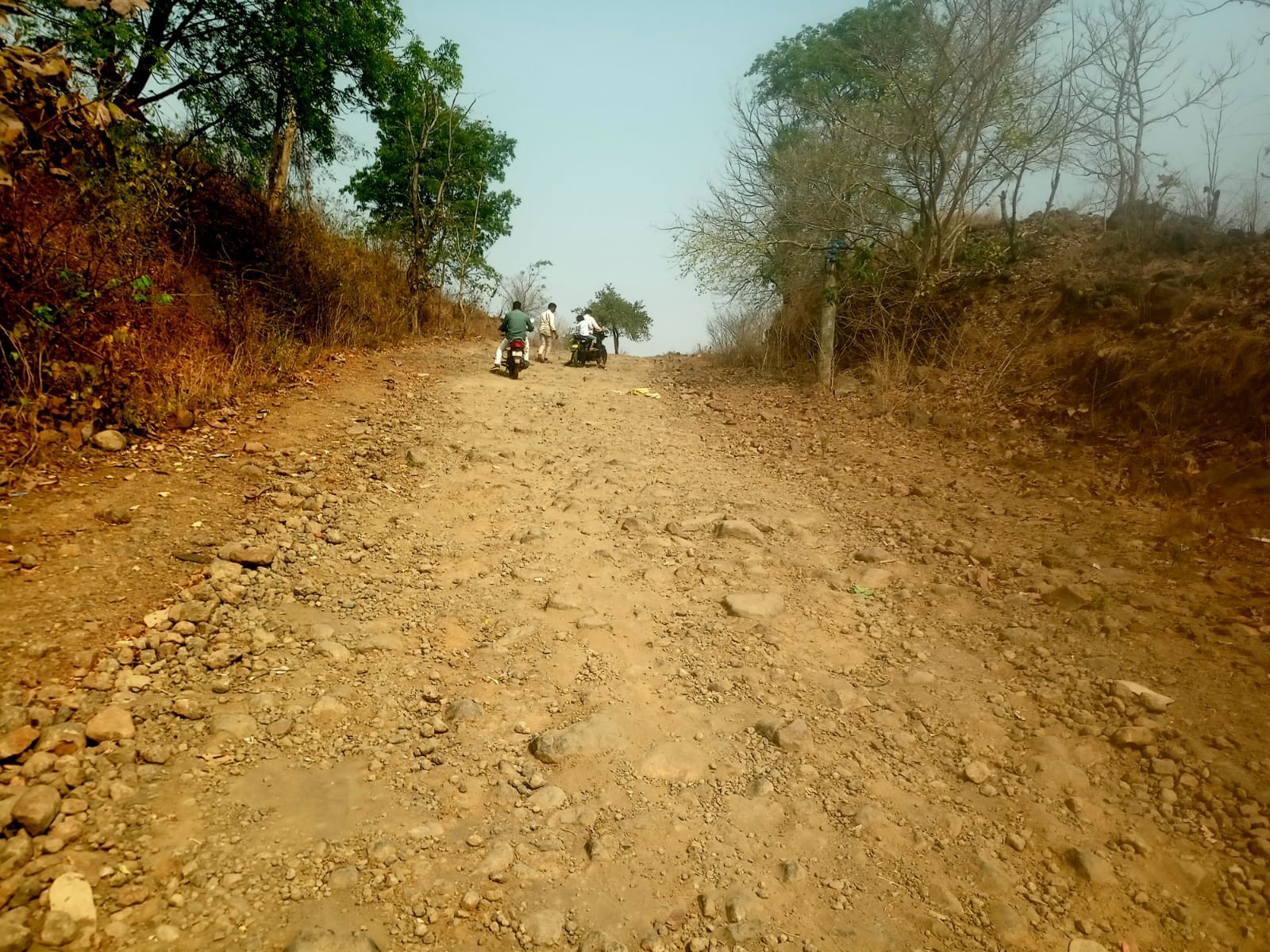 దారుణంగా 10 కిలోమీటర్ల రోడ్డు