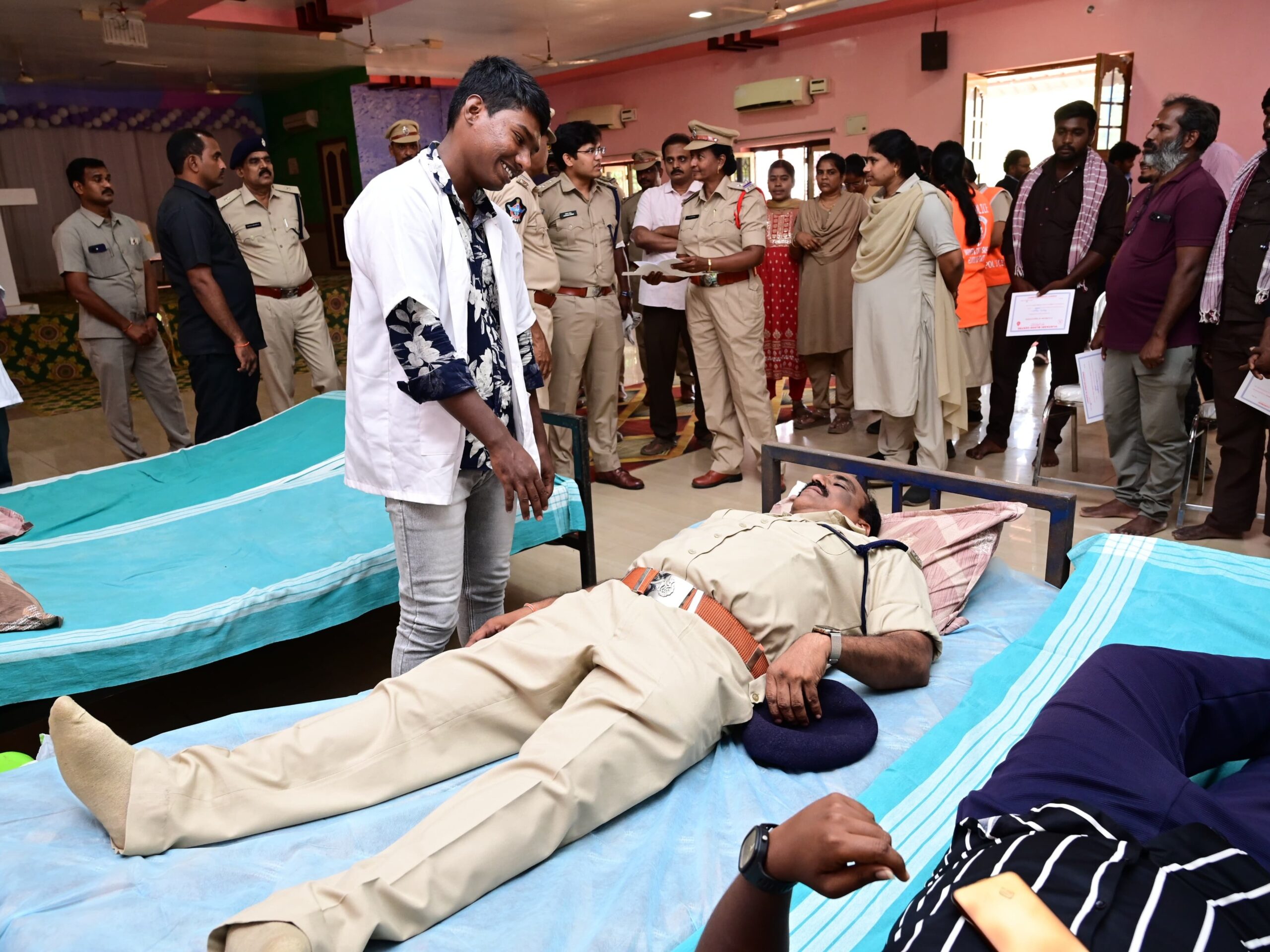 పోలీస్ కళ్యాణ మండపం లో భారీ వైద్య శిబిరం