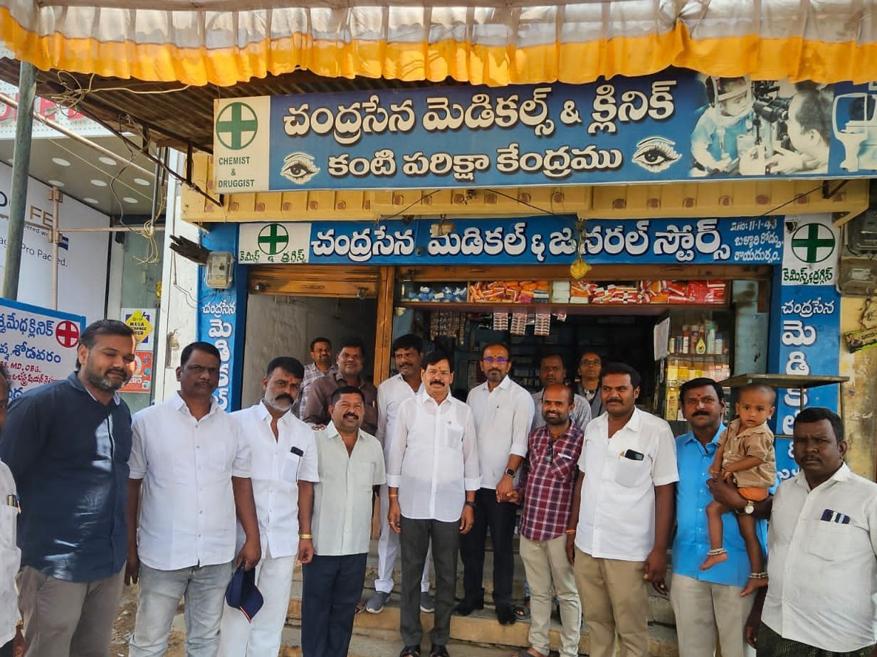 ఉచిత మెగా వైద్య శిబిరాన్ని సందర్శించిన రాష్ట్ర ఉపాధ్యక్షుడు