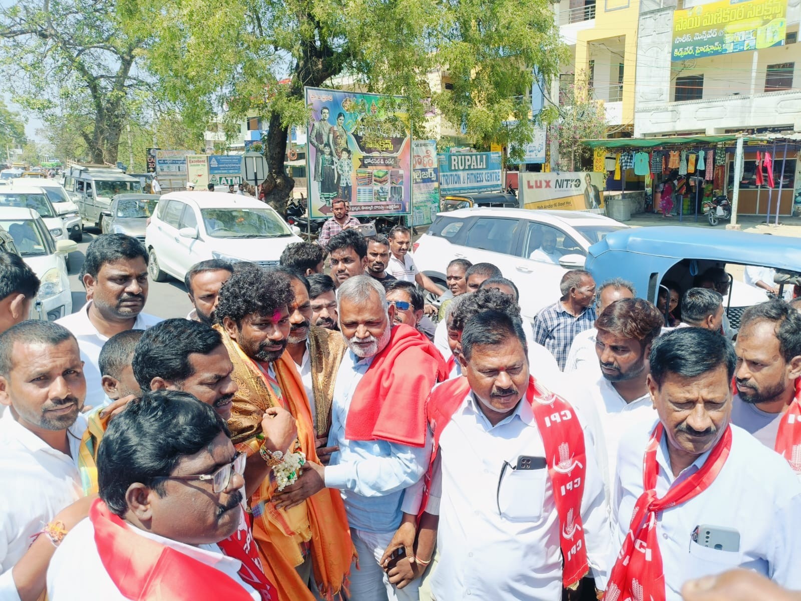 బాల్క సుమన్ కు CPI నాయకుల ఘన స్వాగతం