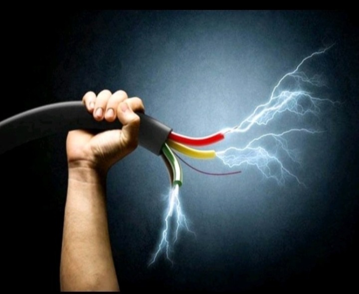 విద్యుత్ షాక్‌తో యువకుడికి గాయాలు