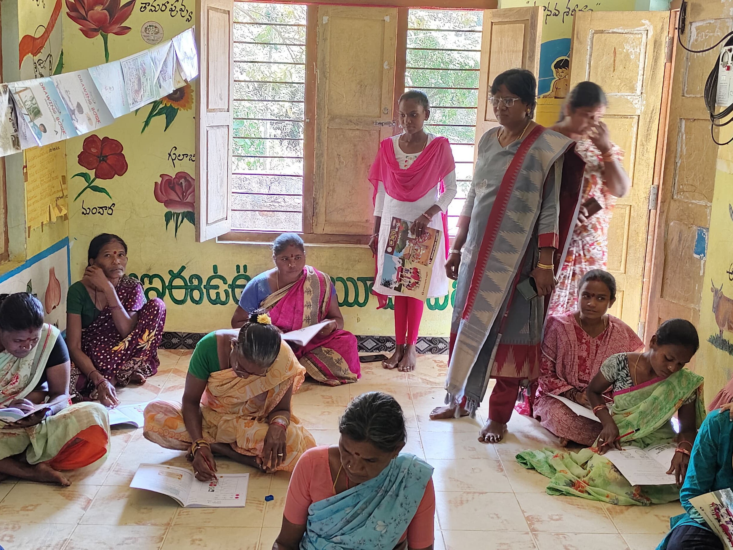 ప్రీ ఫైనల్ పరీక్ష రాసిన అంగన్వాడీ కార్యకర్తలు