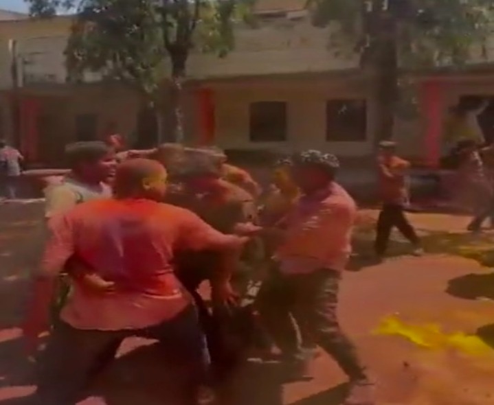 వైద్య విద్యార్థుల హోలీ వేడుకలు