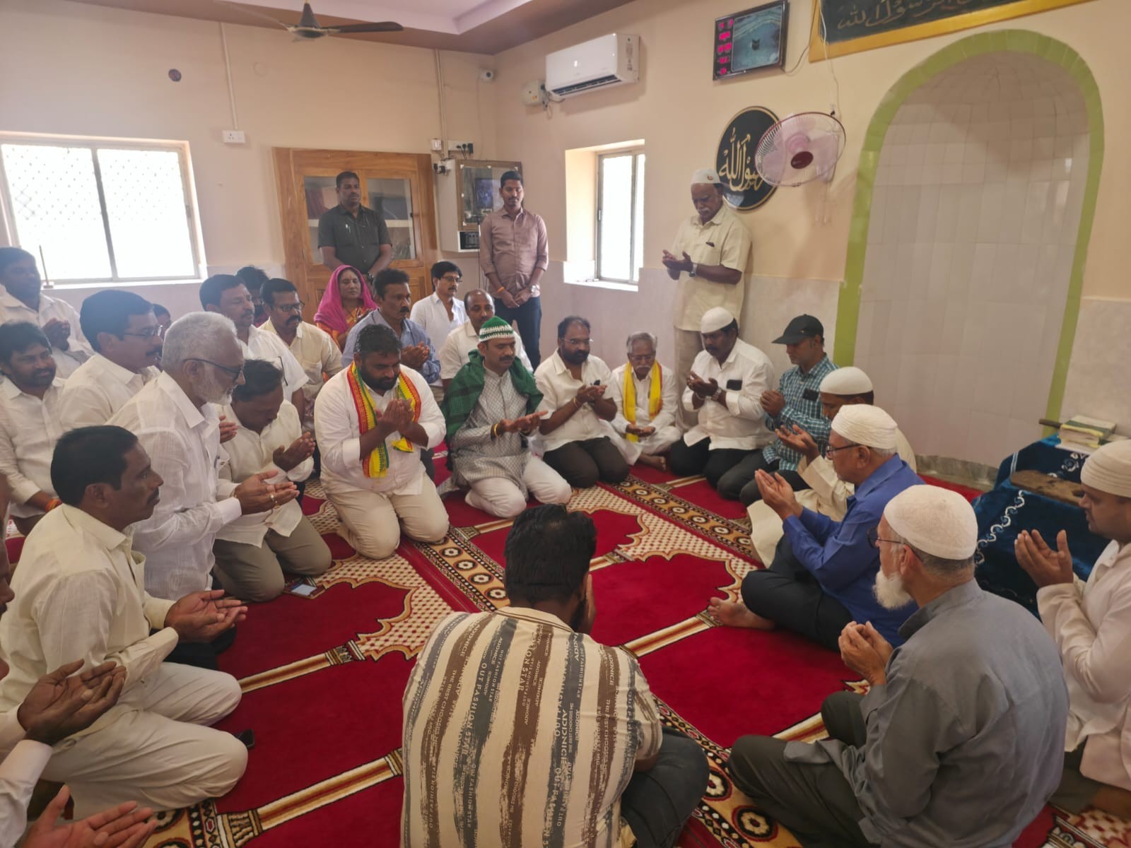 రంజాన్ ఉపవాస దీక్షలో పాల్గొన్న ఎంపీ