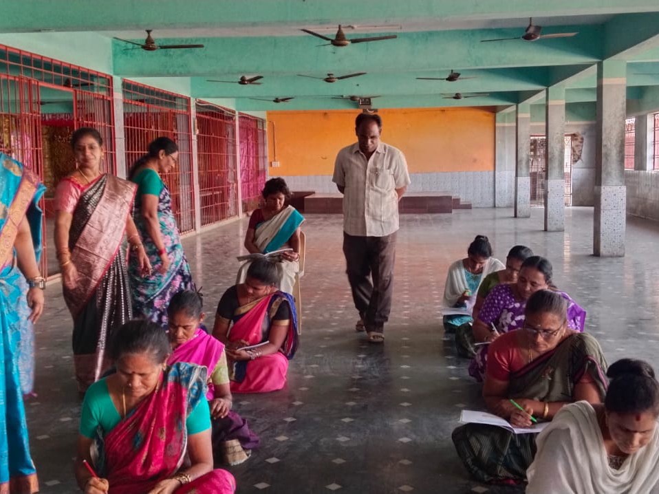 ‘వంద శాతం అక్షరాస్య తే లక్ష్యం’