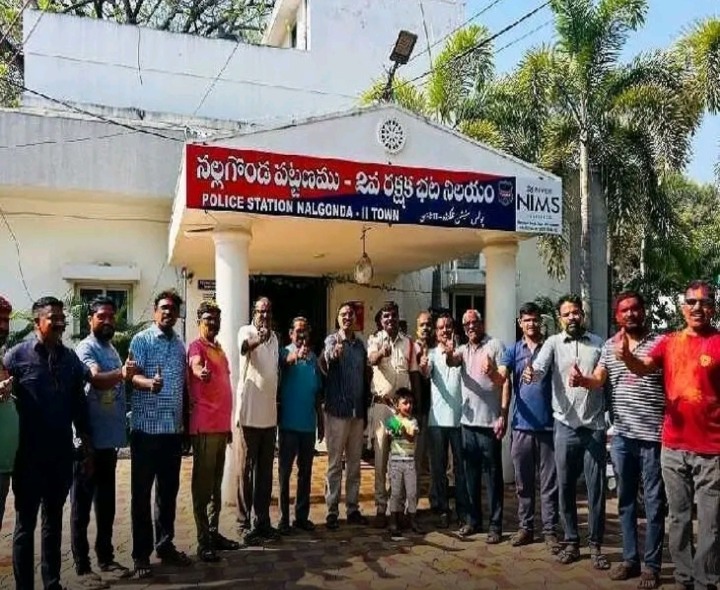 నల్గొండ టూటౌన్ పోలీస్ స్టేషన్లో హోలీ సంబరాలు