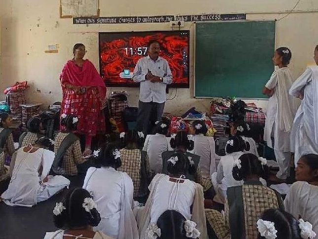 ‘విద్యార్థులు 100% ఉత్తీర్ణత సాధించాలి’