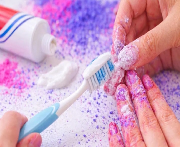 హోలీ తర్వాత గోళ్లను ఇలా శుభ్రం చేయండి