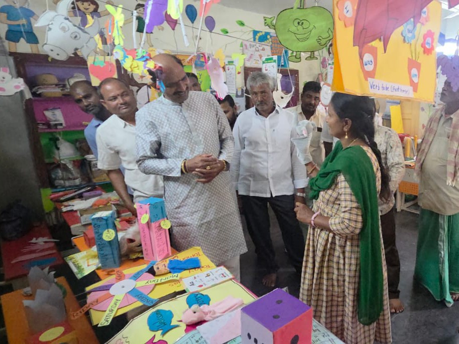 పాఠశాలలో ఎంపీ ఆకస్మిక తనిఖీ