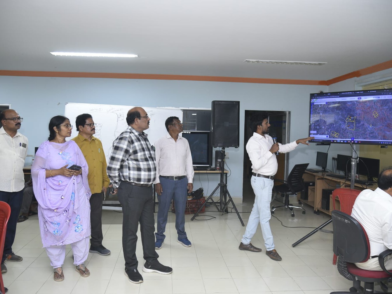 జనగణన బాధ్యతగా నిర్వహించాలి: డీఆర్వో