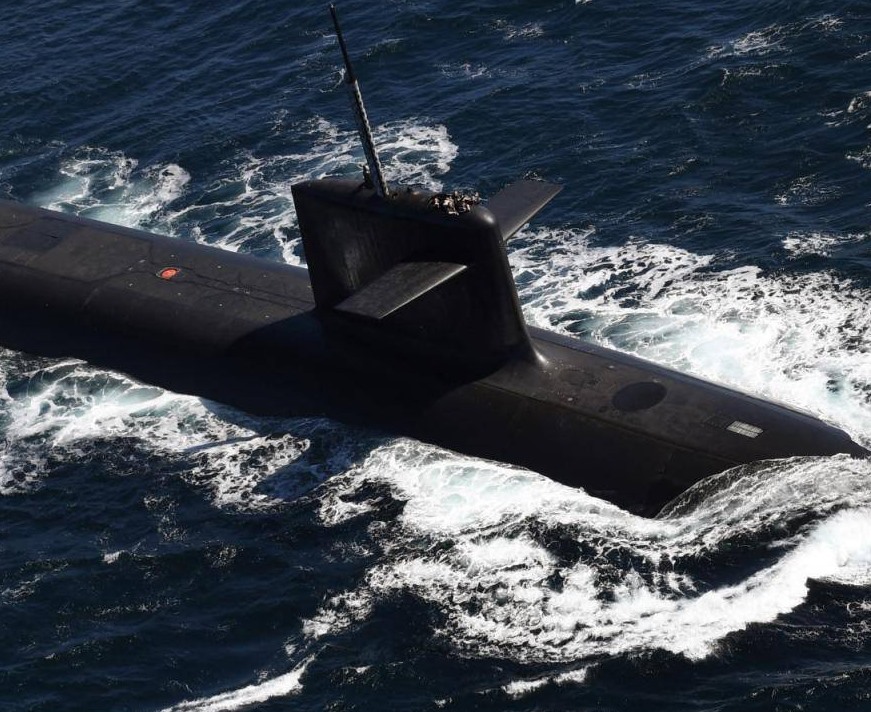 యుద్ధం మధ్య అణు జలాంతర్గామితో మాక్రాన్