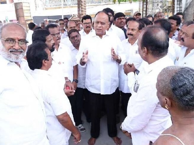 శ్రీమహాలక్ష్మి ఆలయ పునర్నిర్మాణంపై ఎంపీ పరిశీలన