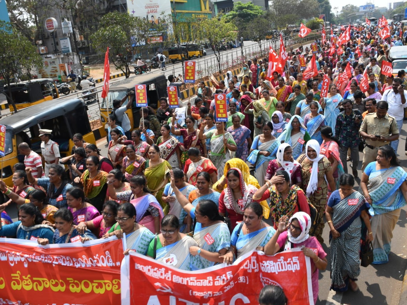‘అంగన్వాడీలపై నిర్బంధం ఆపాలి’