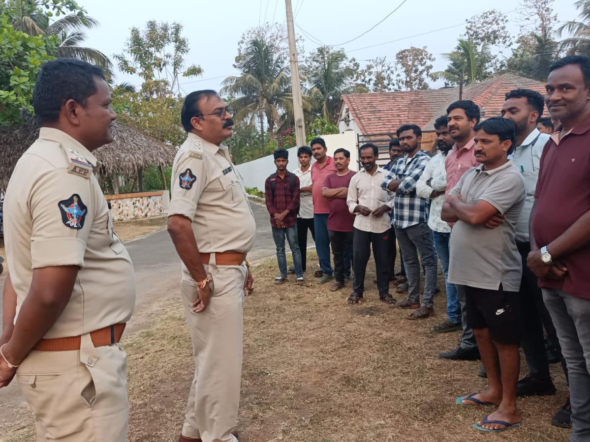 డీఎస్పీ ఆకస్మిక తనిఖీలు