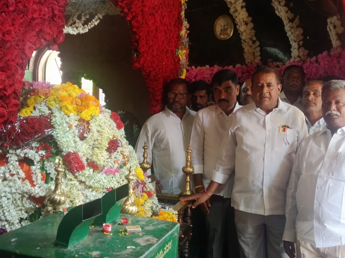 శ్రీరంగరాజుపల్లి దర్గాలో ప్రత్యేక పూజలు