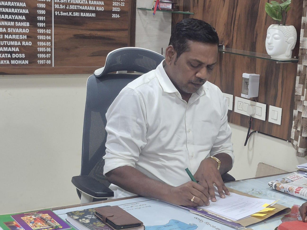 పెద్దాపురం ఆర్డీవోగా శ్రీధర్ బాధ్యతలు స్వీకరణ