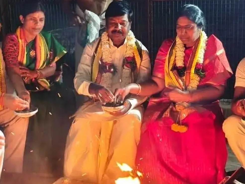 హోమంలో పాల్గొన్న ఎమ్మెల్యే దంపతులు